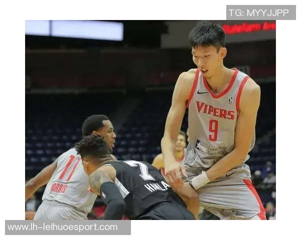 进攻火力全开三球首节10分钟狂砍15分3板展现绝佳状态