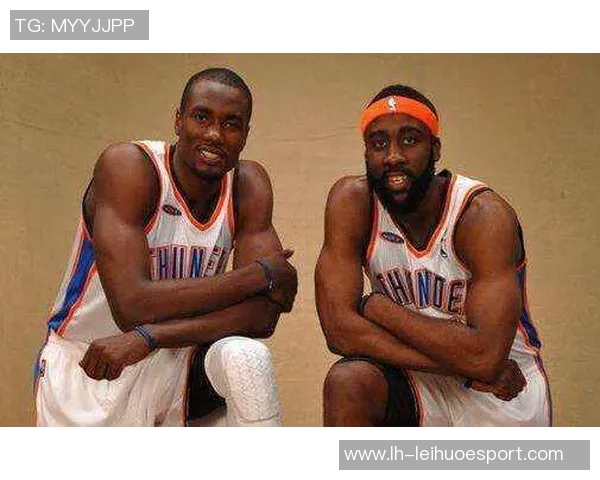 火箭官方晒亚当斯与杜兰特亲密合照威少点赞引发重回传闻 火箭官方晒亚当斯与杜兰特亲密合照威少点赞引发重回传闻