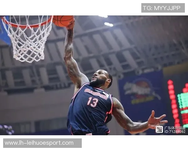 韦尔全能表现攻防兼备28分钟内高效拿下20分14板助球队获胜